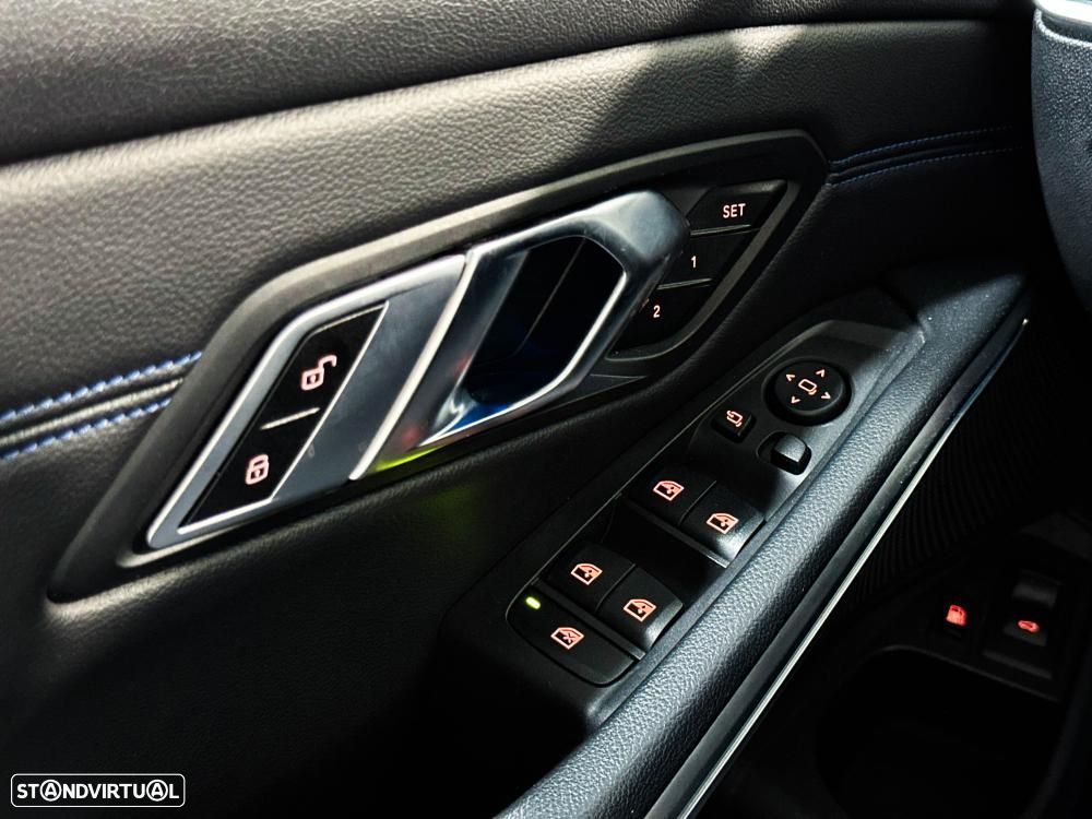 BMW 330 e Pack 50 anos M Auto - 37
