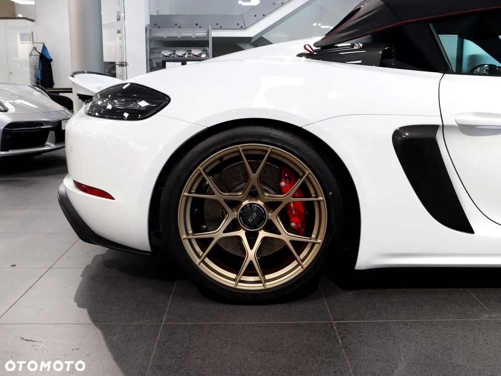 Porsche 718 Spyder - 13