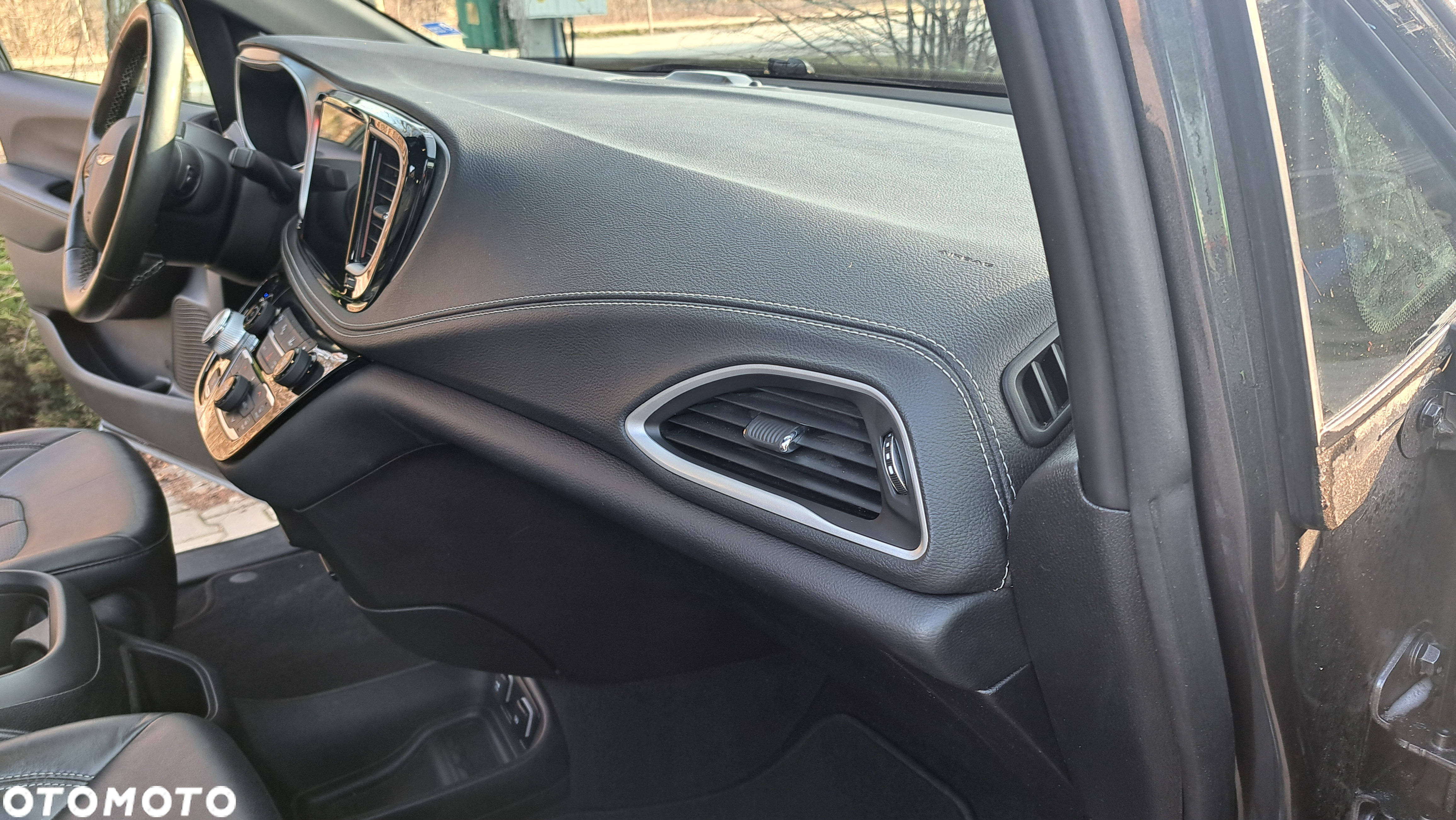 Chrysler Pacifica - 27