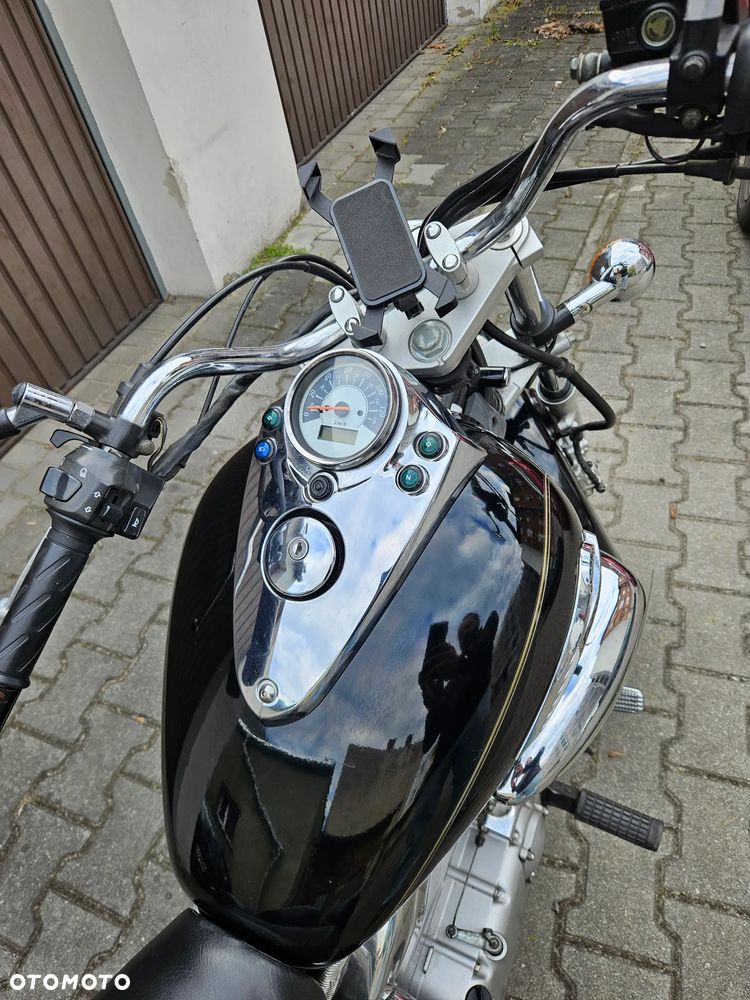 Suzuki Intruder - 10