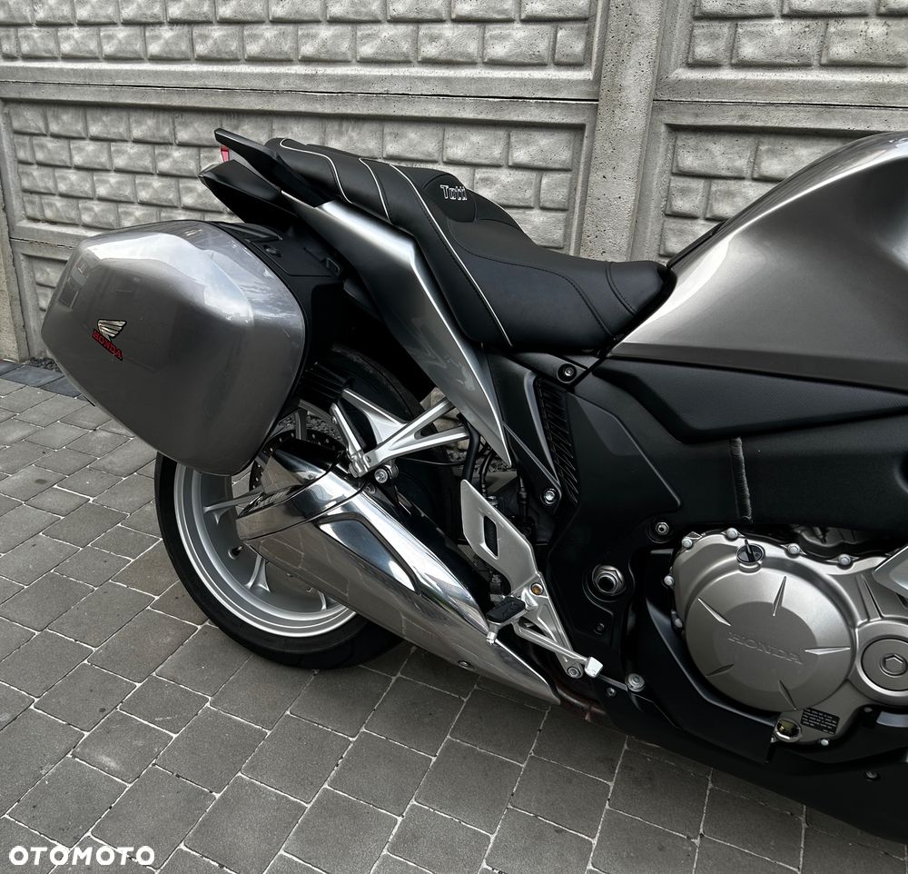 Honda VFR - 3
