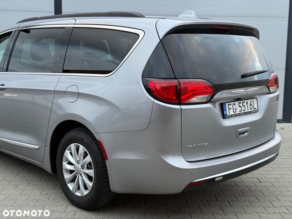 Chrysler Pacifica - 21
