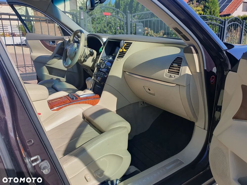 Infiniti FX - 11