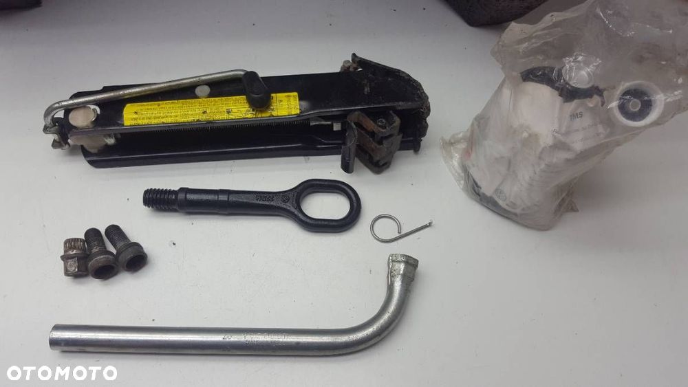 WKŁAD BAGAŻNIKA VW PASSAT B6 KOMBI - 2