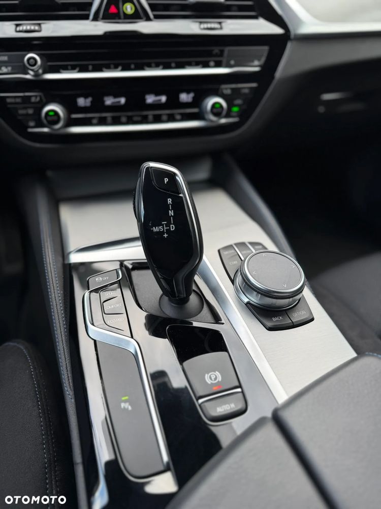 BMW Seria 5 530i xDrive M Sport sport - 18
