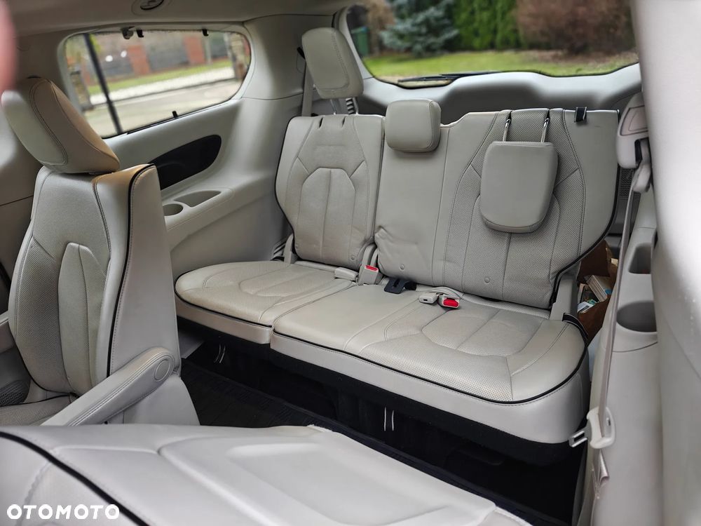 Chrysler Pacifica - 32