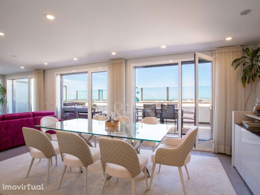 Apartamento T4 duplex com terraço e vista rio no Montijo - Grande imagem: 2/52