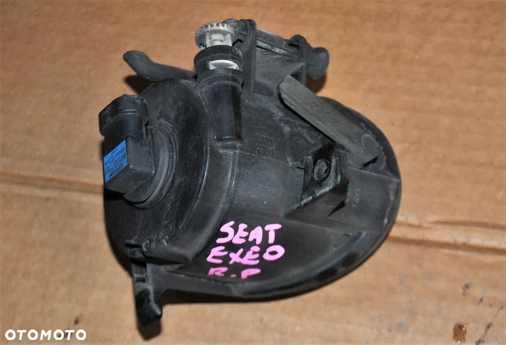 Halogen prawy przód Seat Exeo - 2