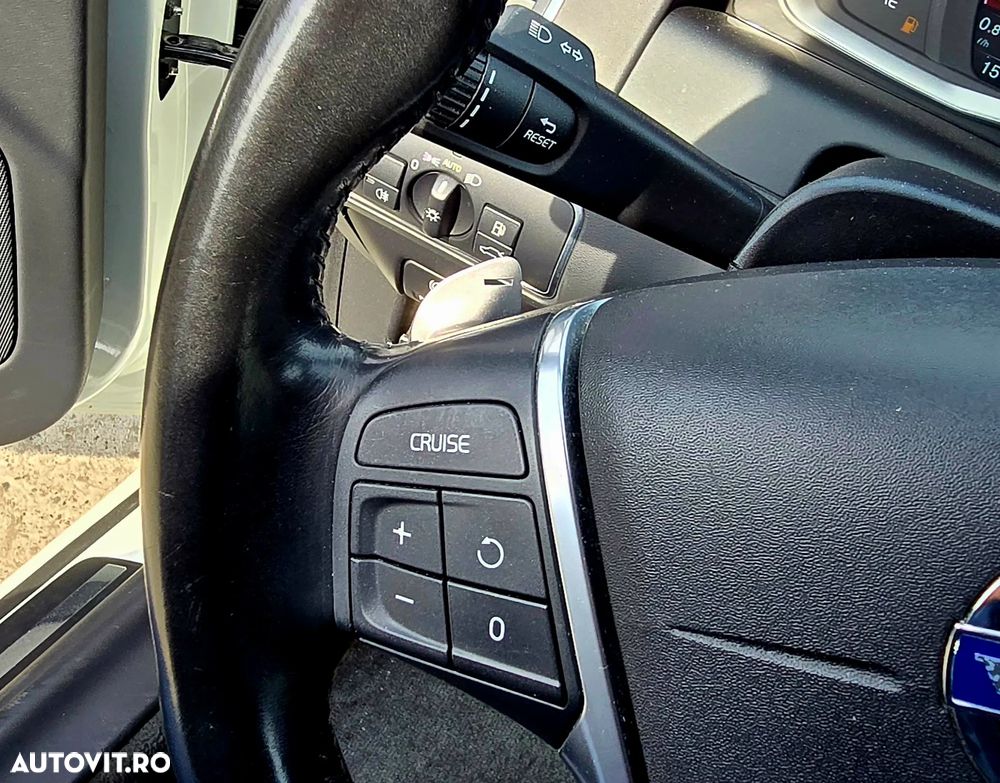 Volvo XC 60 D5 AWD Geartronic Summum - 12