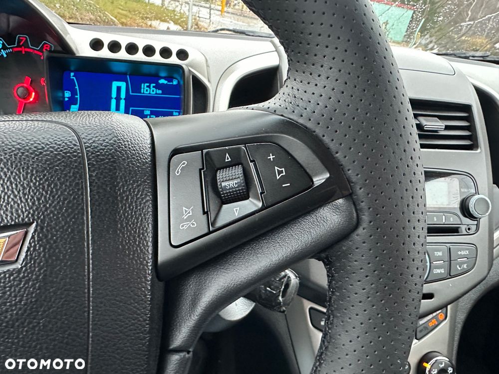 Chevrolet Aveo 1.2 LT - 25
