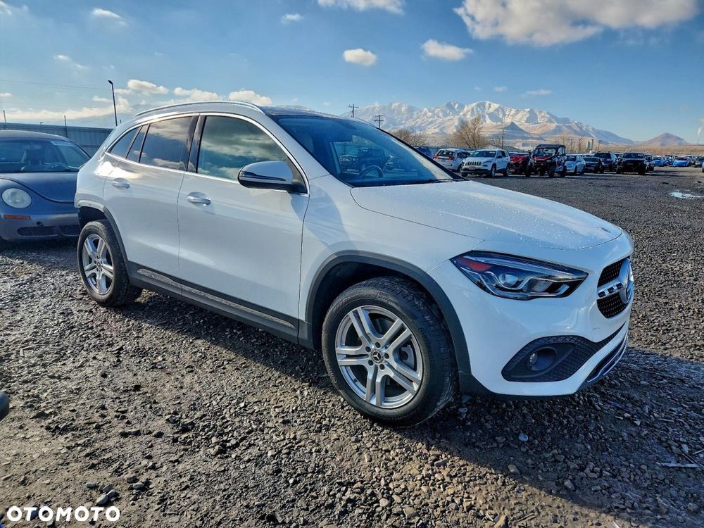 Mercedes-Benz GLA - 1