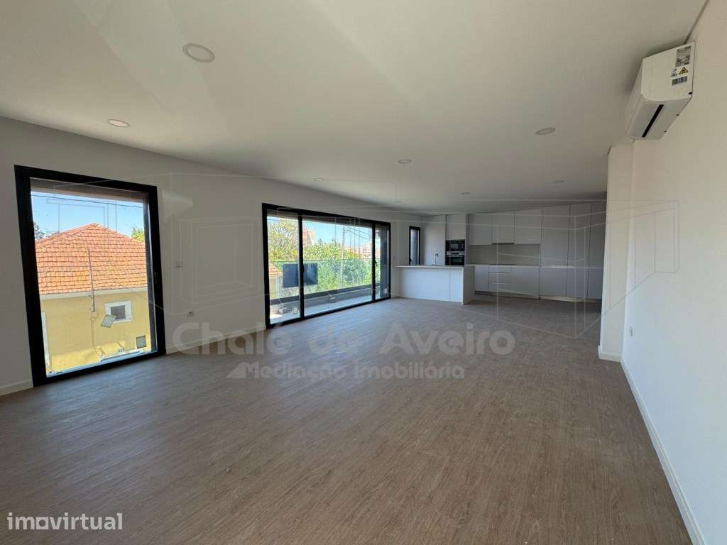 Apartamento T3 com 2 Lugares de Estacionamento em Esgueira | Aveiro - Grande imagem: 2/24