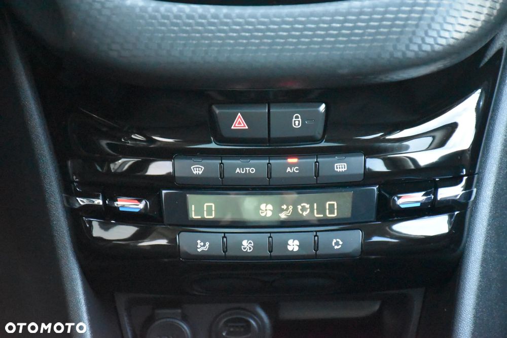 Peugeot 2008 BlueHDi 100 STOP & START Allure - 20