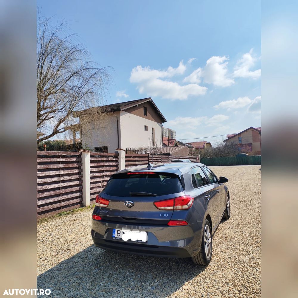 Hyundai i30 1.4 100CP 5DR M/T Highway - 2