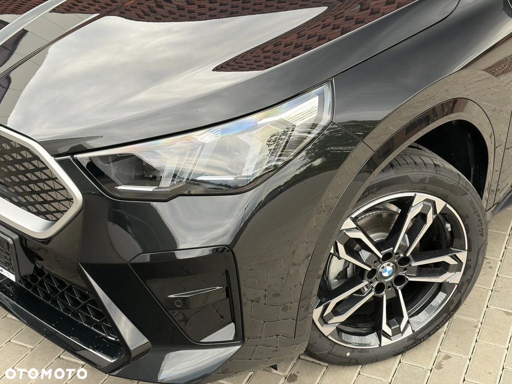 BMW iX2 eDrive20 66.5kWh M Sport - 11