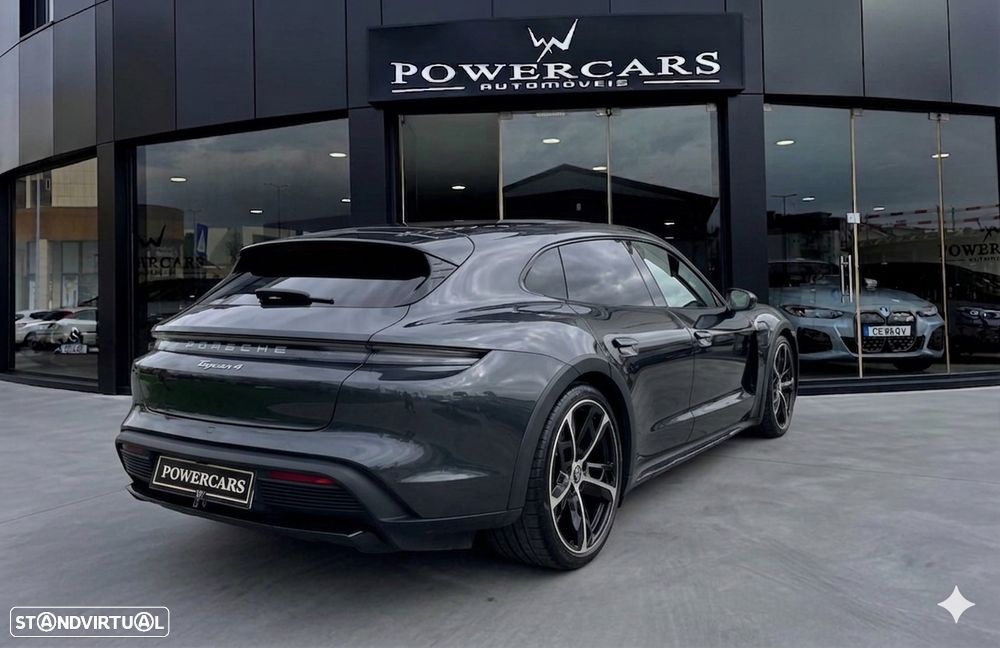 Porsche Taycan Cross Turismo 4 - 12