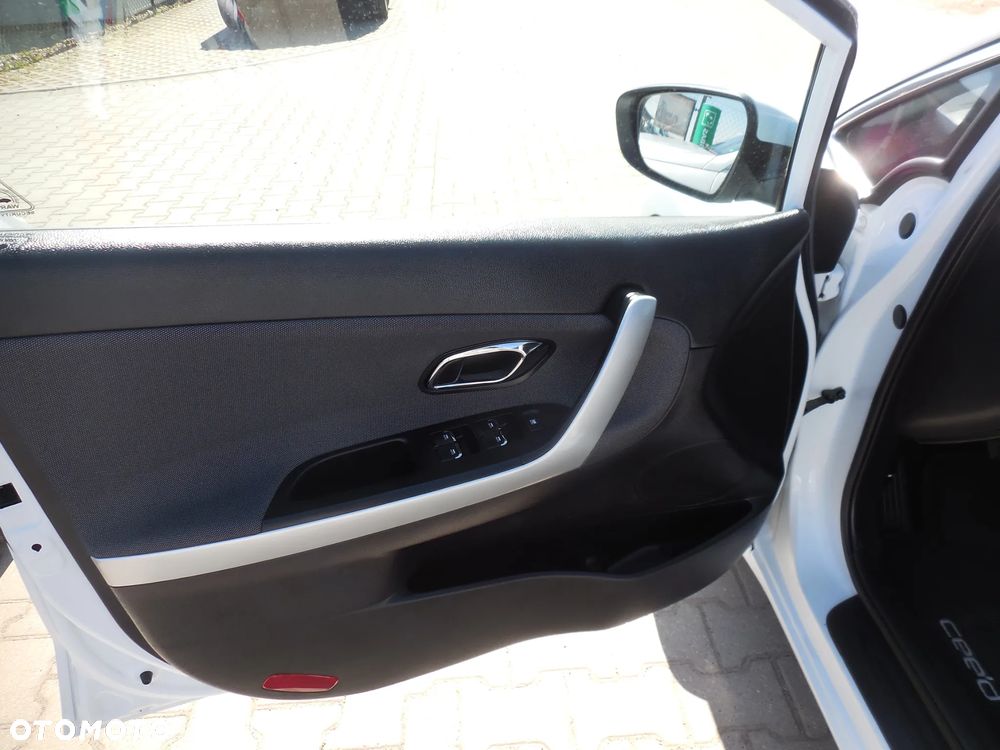 Kia Ceed 1.6 CRDi 136 ISG Dream Team Edition - 17