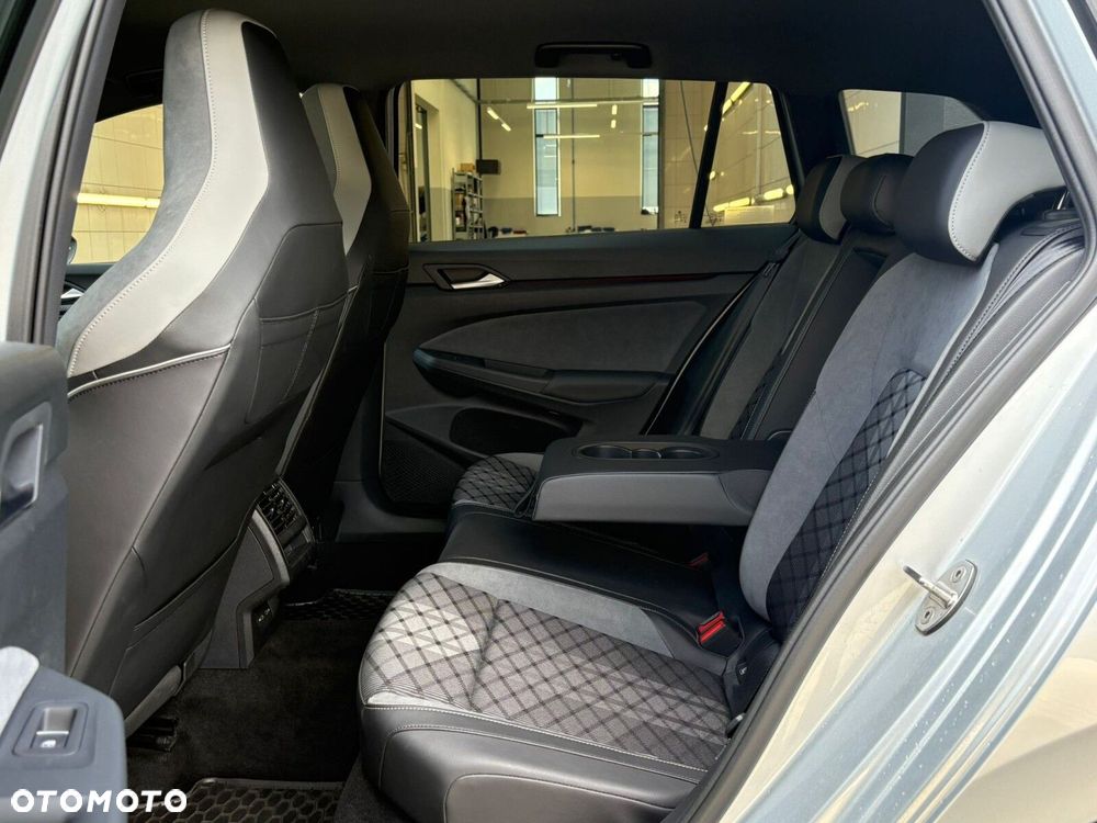 Volkswagen Golf Variant 1.5 eTSI EVO R-Line DSG - 17