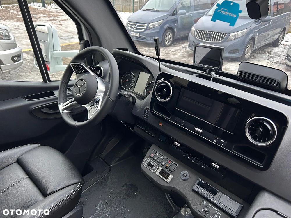 Mercedes-Benz Sprinter 519 - 18