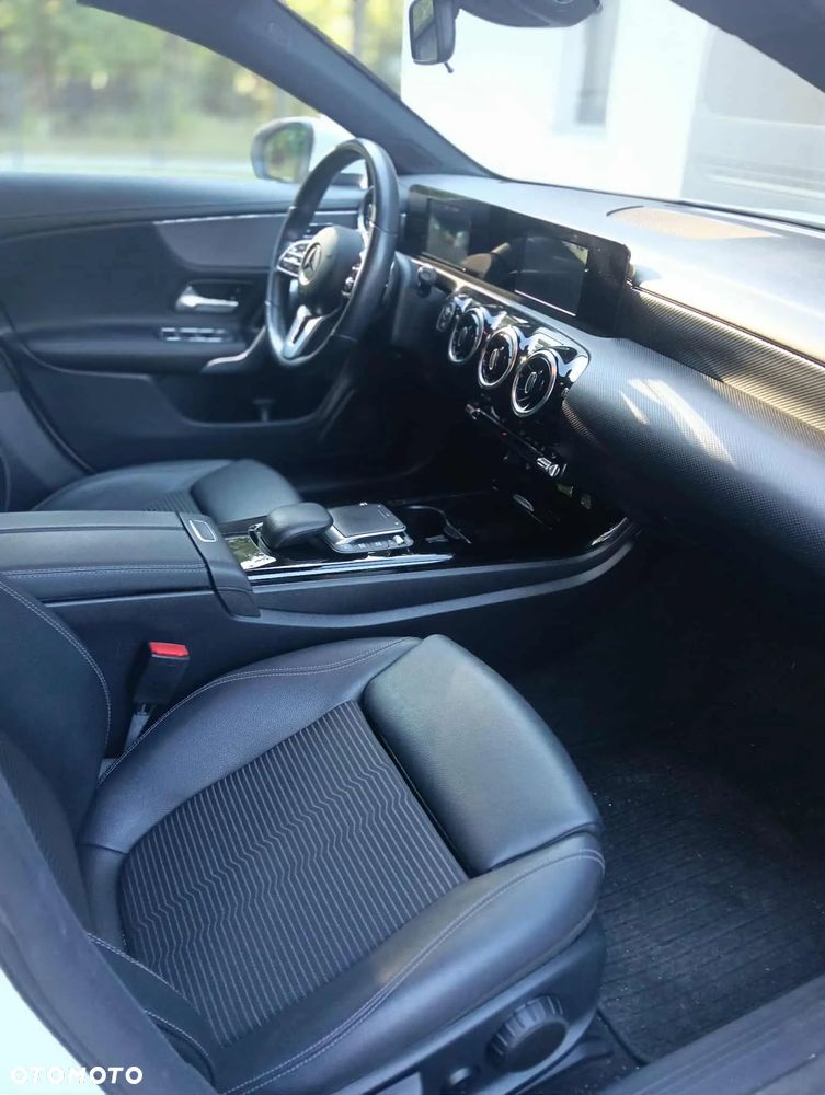 Mercedes-Benz CLA 200 d Shooting Brake 8G-DCT - 16