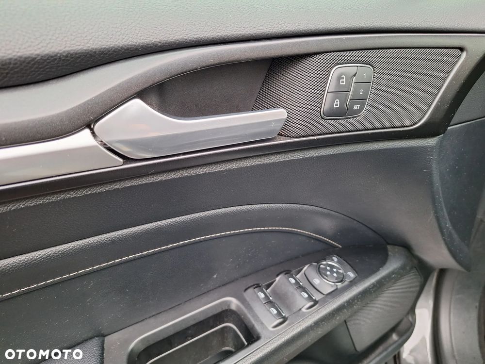 Ford Fusion - 24