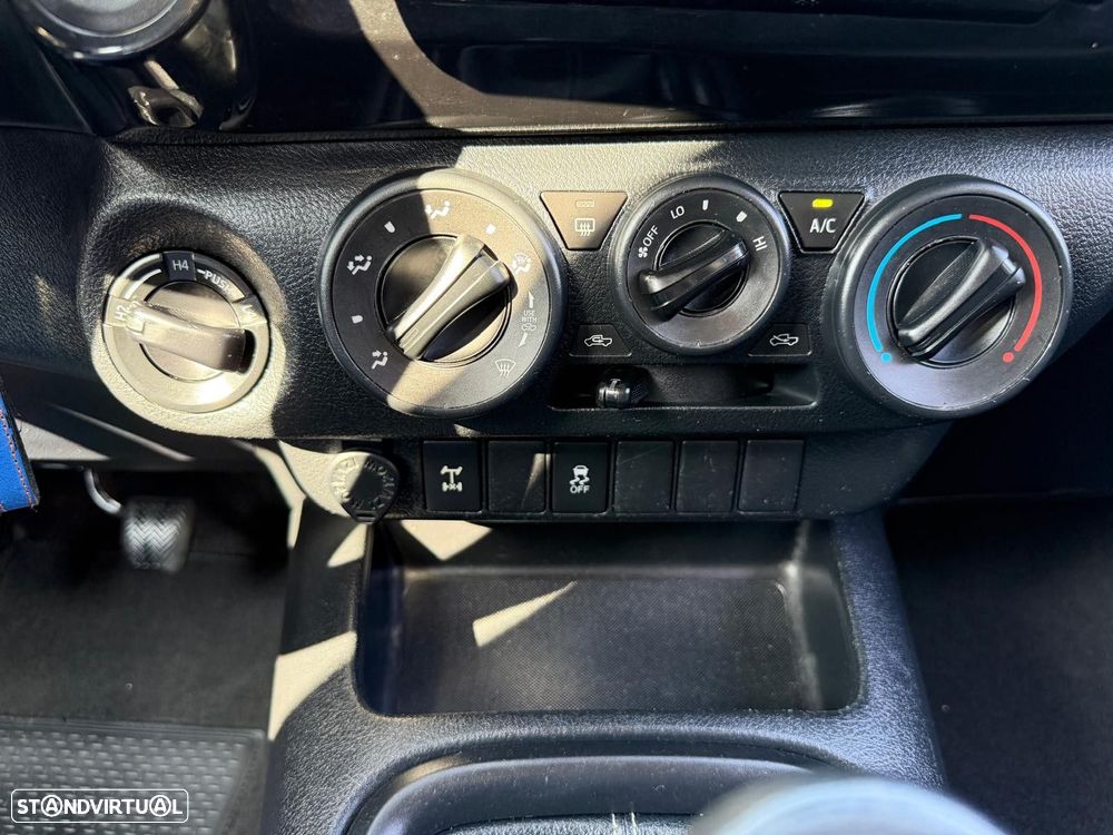 Toyota Hilux 2.4 D-4D 4WD CD CH - 25