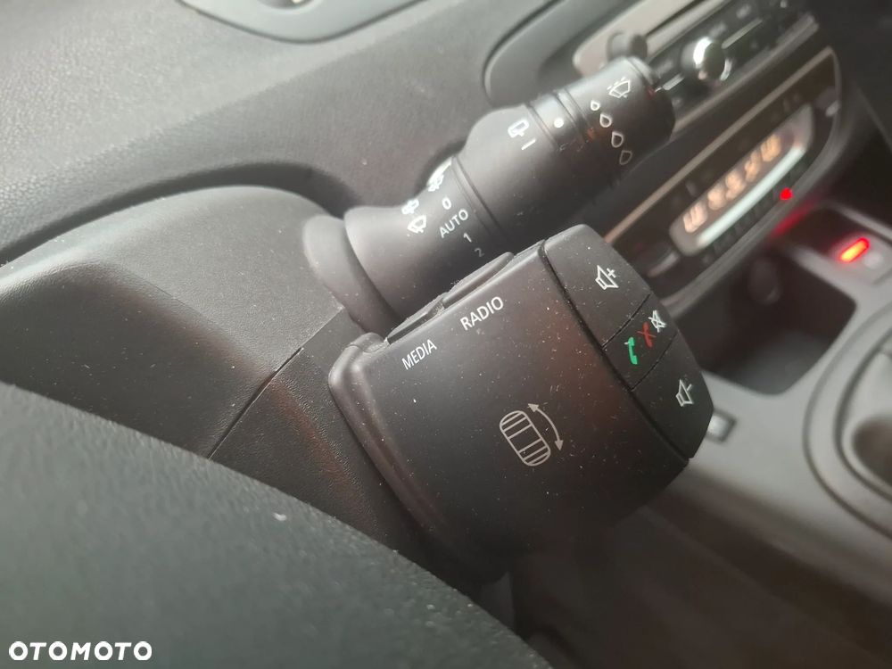 Renault Scenic ENERGY TCe 115 Bose Edition - 17