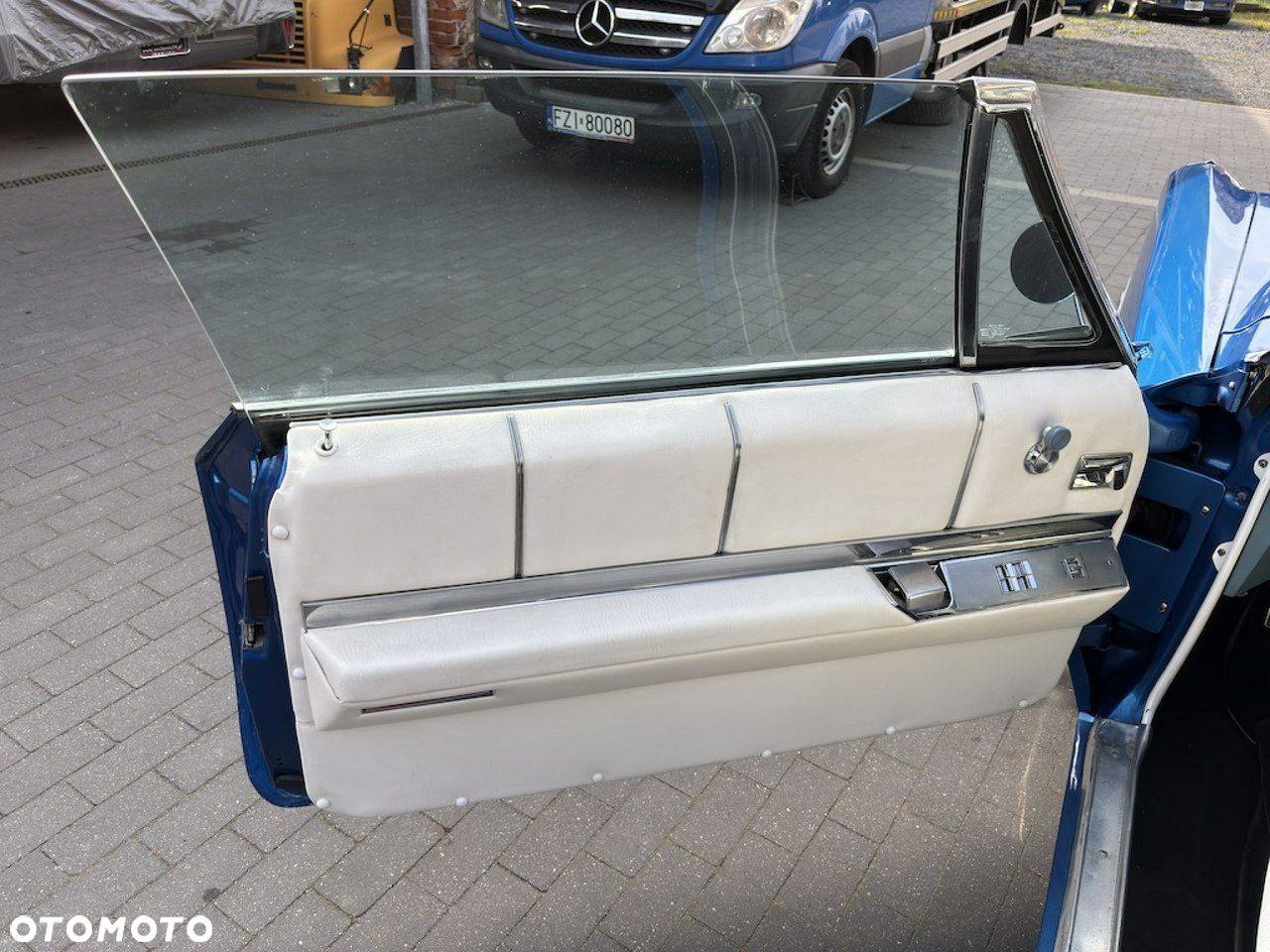 Cadillac Deville - 36