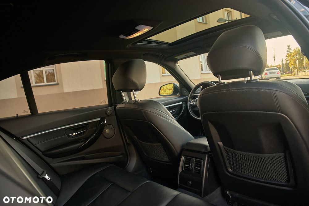 BMW Seria 3 340i xDrive Edition M Sport Shadow - 23