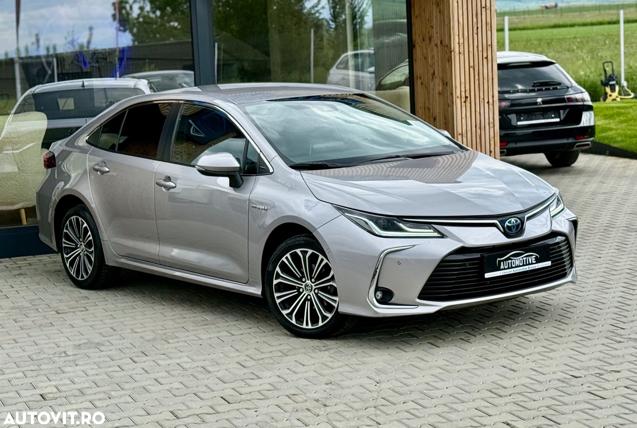 Toyota Corolla 1.8 HSD Exclusive interior Negru - 8