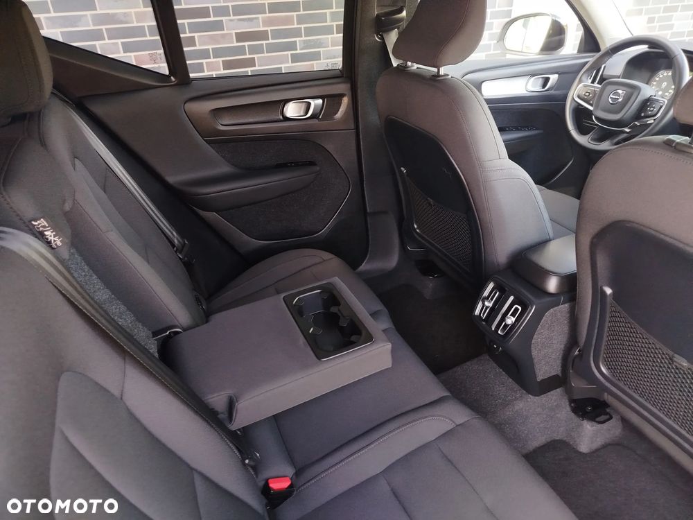 Volvo XC 40 T2 Plus Dark - 28
