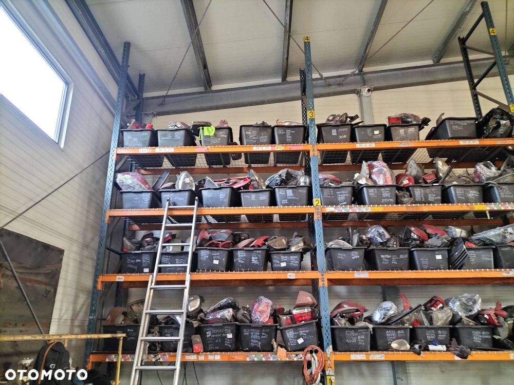 KLAPA BAGAŻNIKA + LAMPY FORD FIESTA MK6 MK7 HB 3D 08-12 H9 - 9