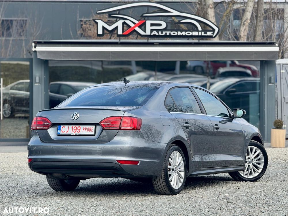 Volkswagen Jetta - 4