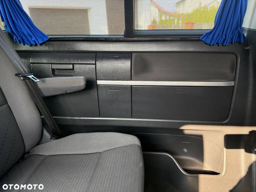 Volkswagen Multivan - 25