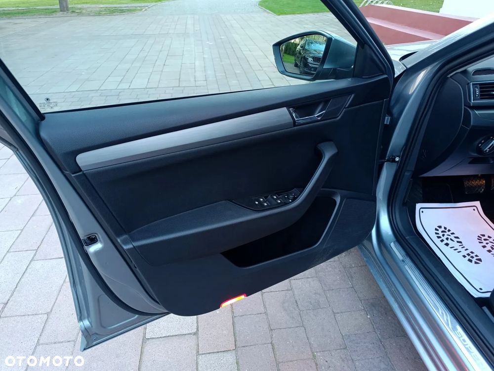 Skoda Superb 1.4 TSI ACT DSG Ambition - 25