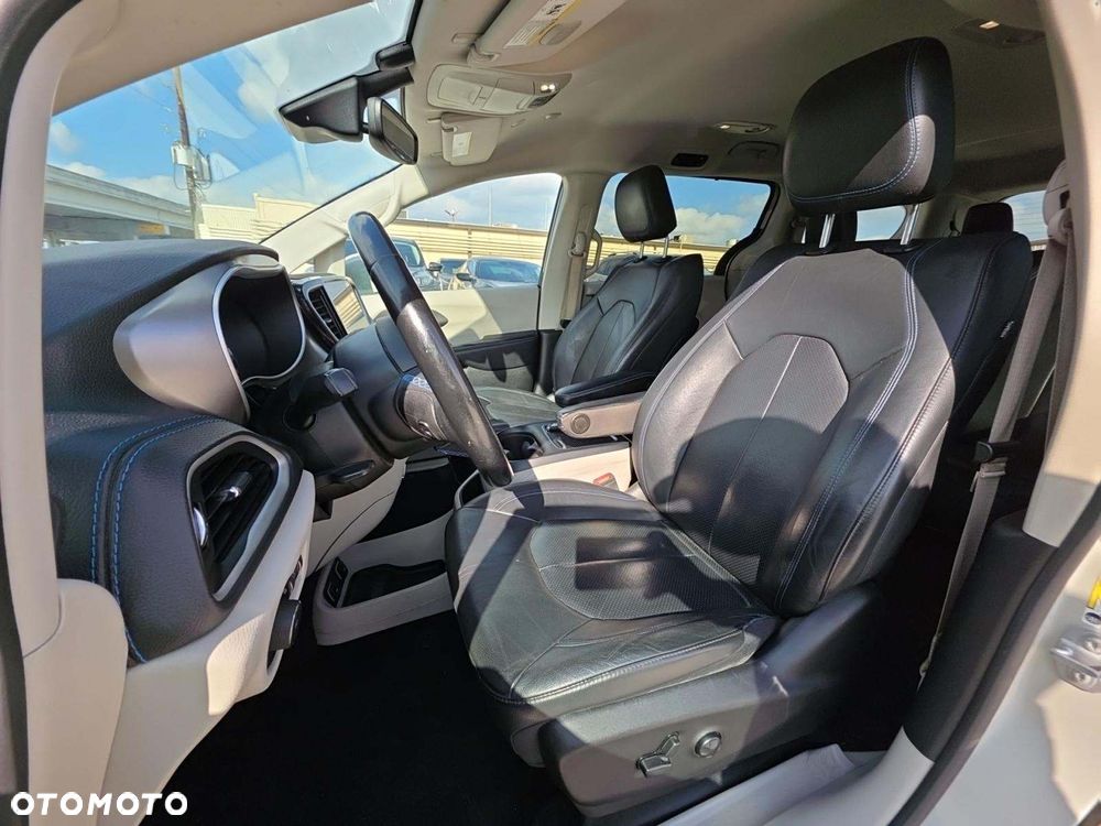 Chrysler Pacifica - 7