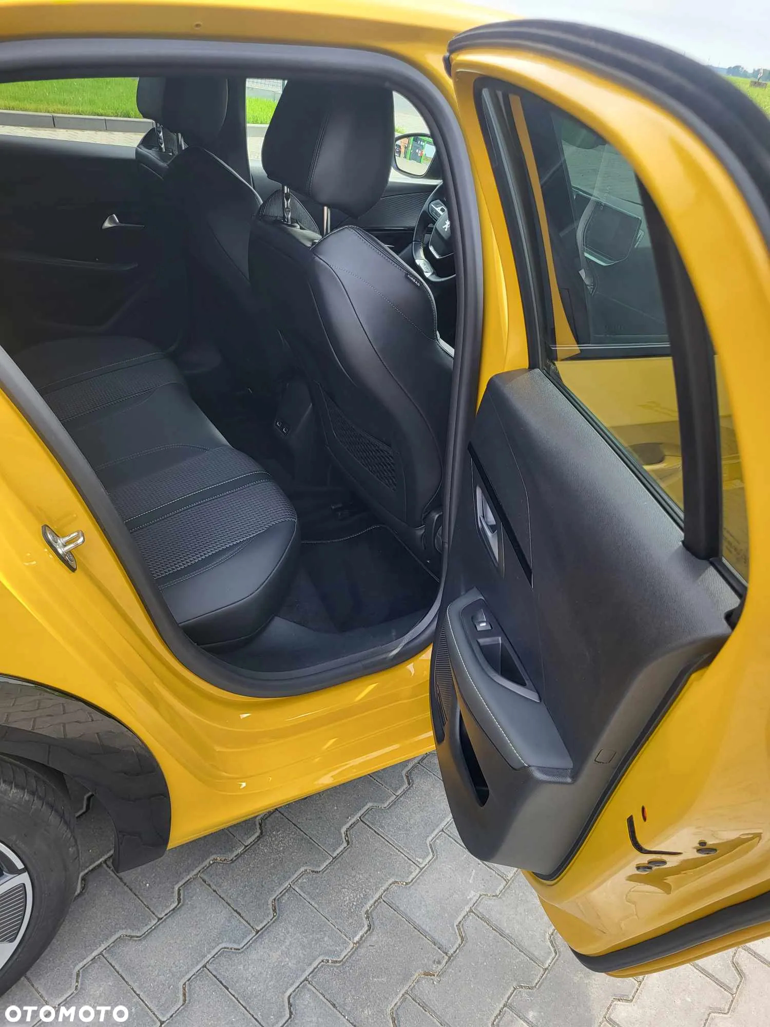 Peugeot 208 e-208 GT Line - 12