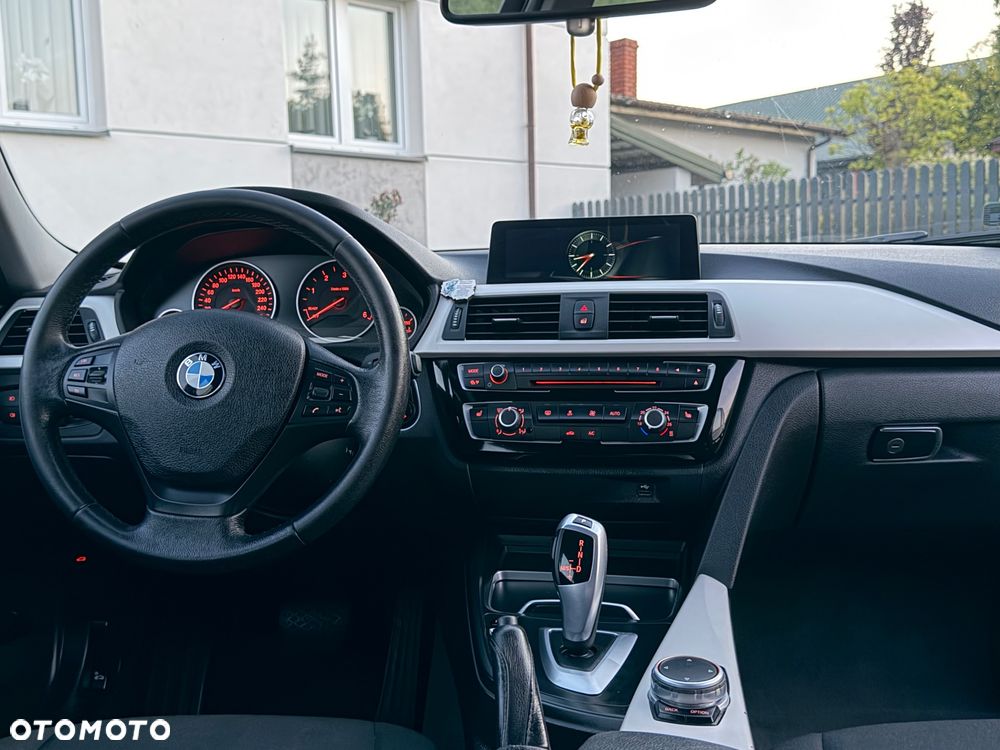 BMW Seria 3 318d - 15