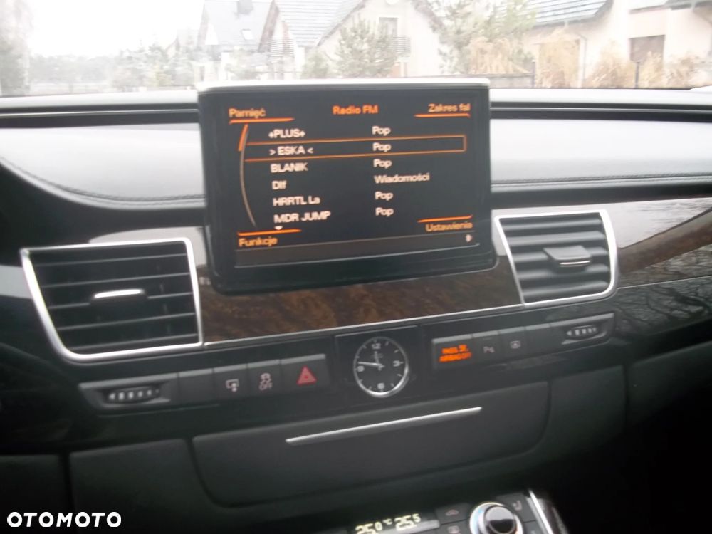 Audi A8 4.2 L Quattro - 14