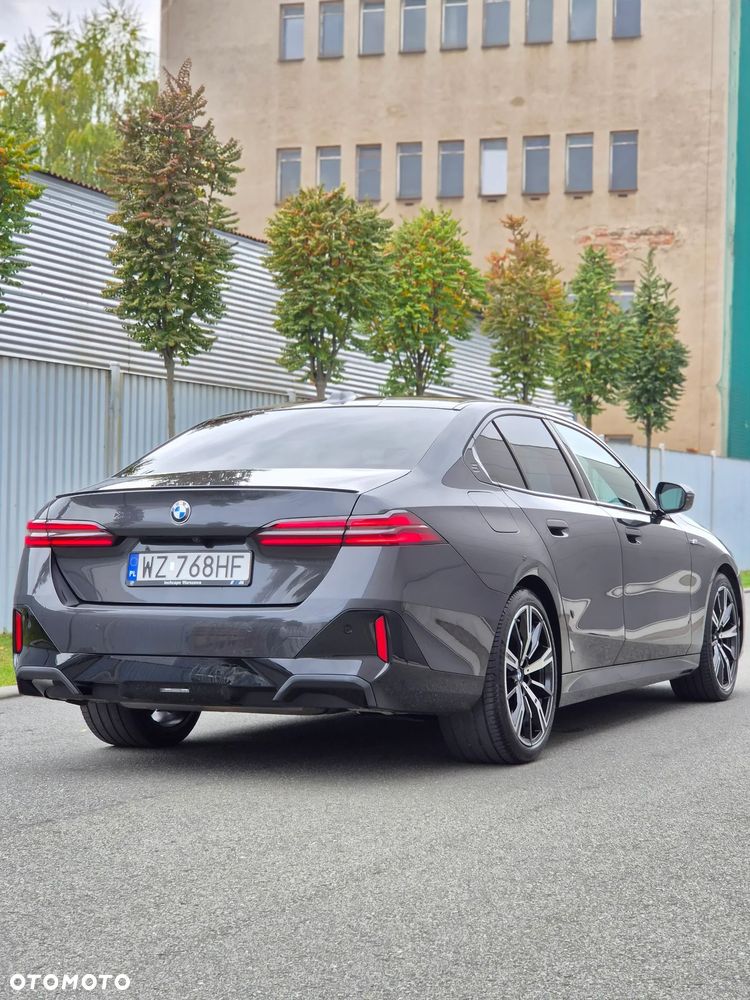 BMW Seria 5 2023 photo 2