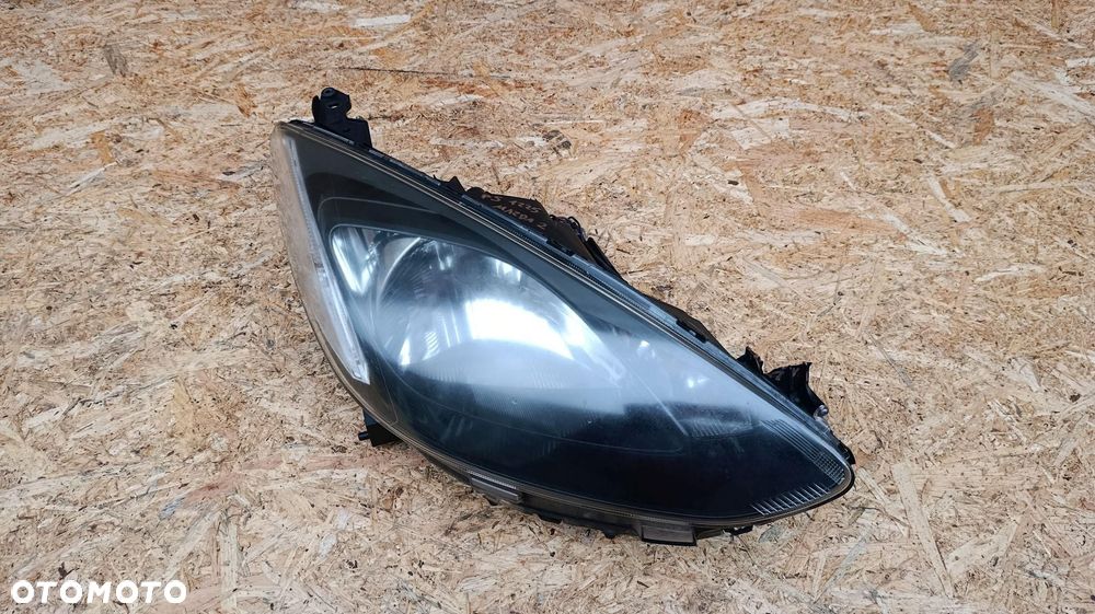 LAMPA PRAWA REFLEKTOR PRAWY EUROPA MAZDA 2 DE