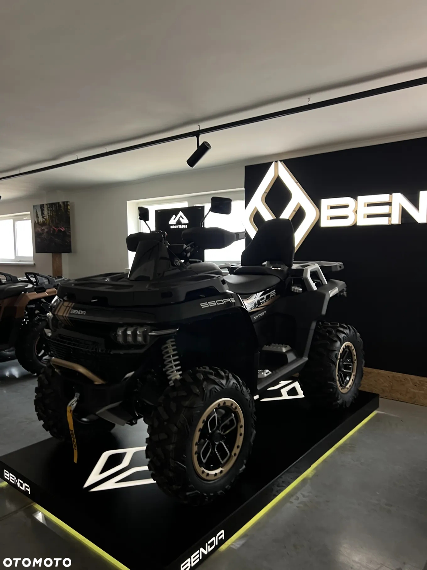 Benda Redstone 550