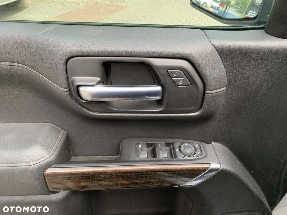 Chevrolet Silverado - 26