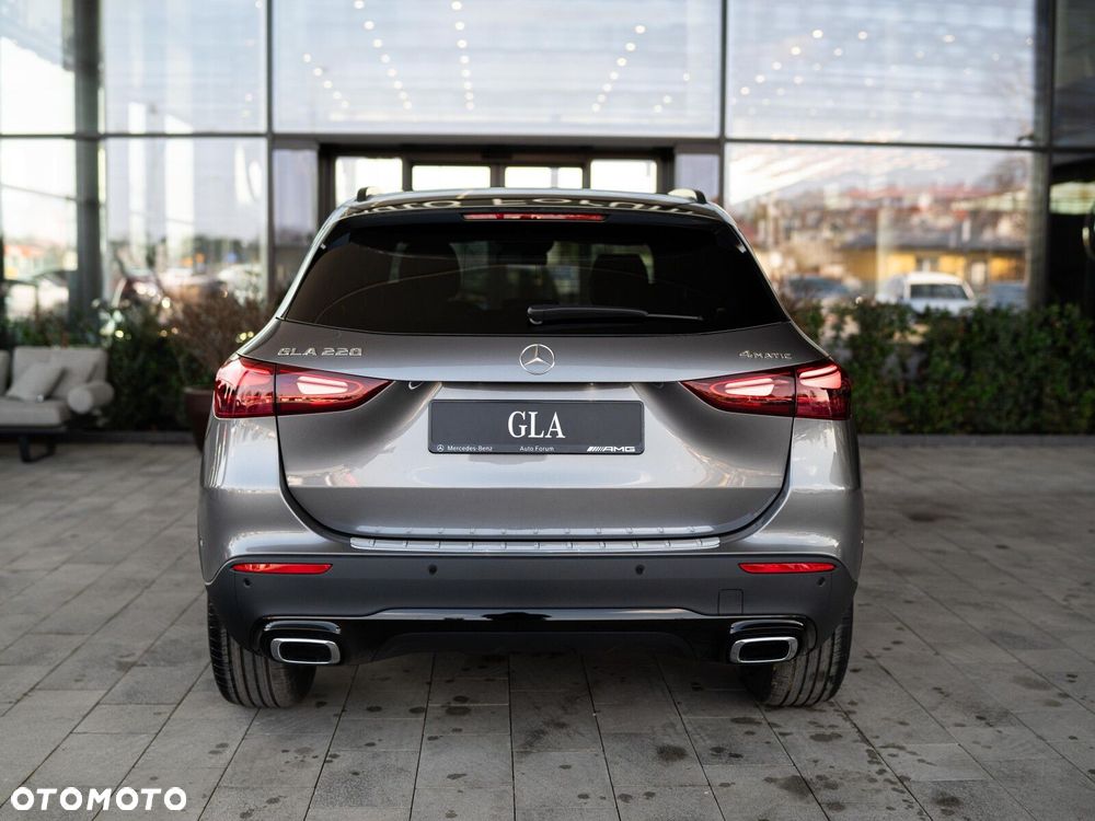 Mercedes-Benz GLA - 5