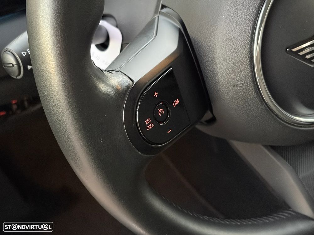MINI 5 Portas Cooper Aut. Essential - 41