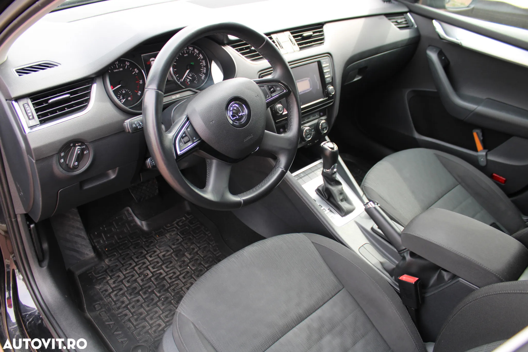 Skoda Octavia 1.4 TSI ELEGANCE DSG - 24