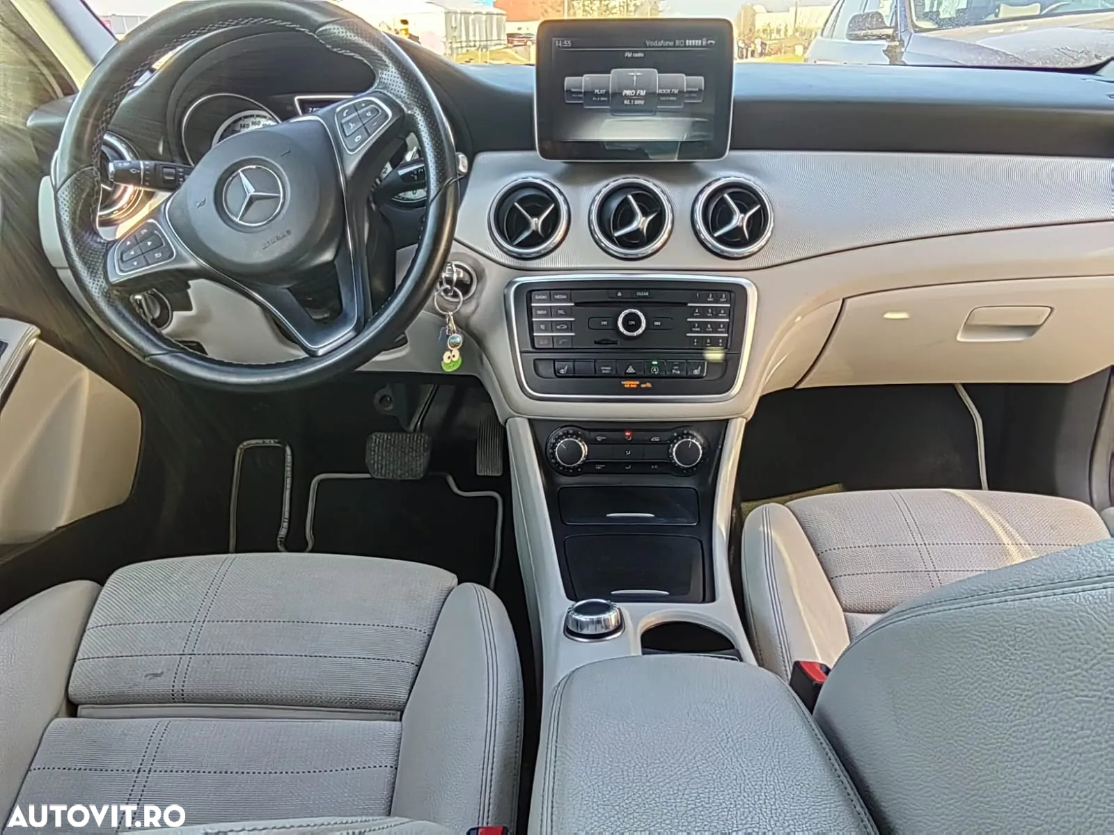 Mercedes-Benz GLA - 9