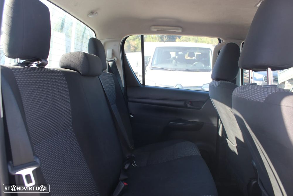 Toyota Hilux 2.4 D-4D 4WD CD CM - 9