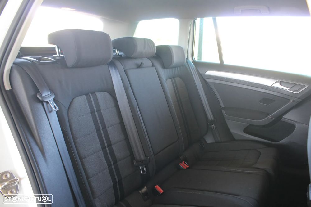 VW Golf Variant 1.6 TDi Sportline DSG - 39