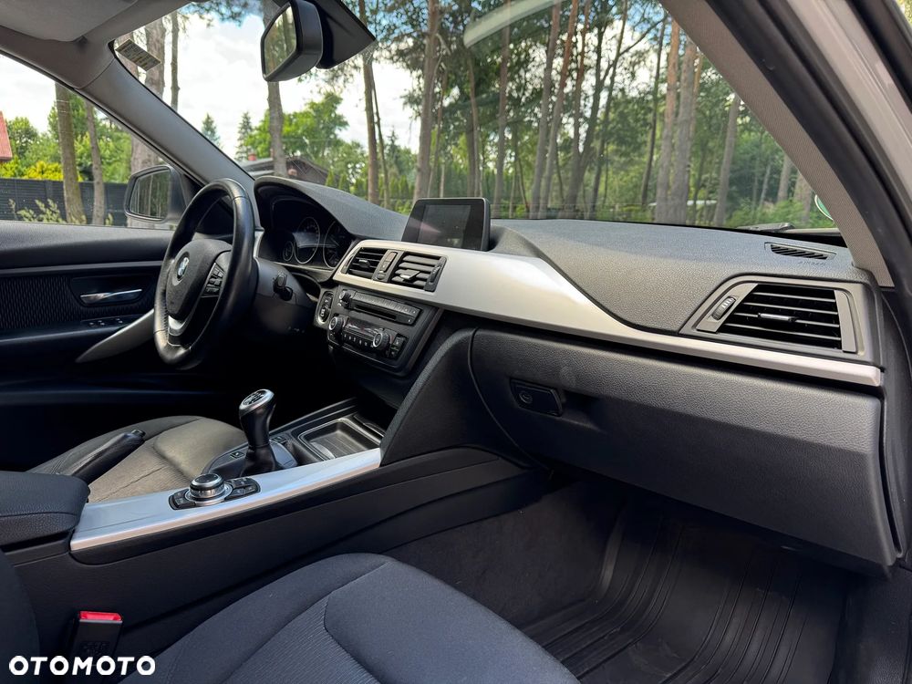 BMW Seria 3 318d DPF Edition Sport - 33